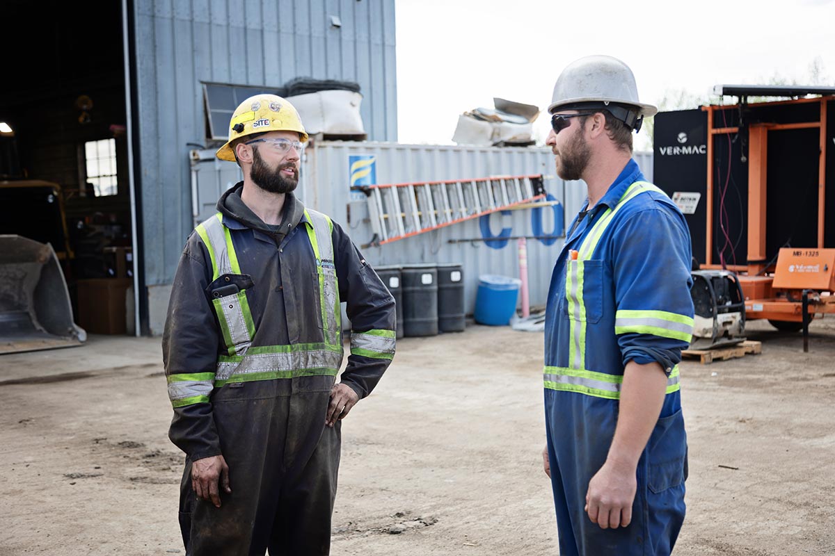 Workers talking Workers talking